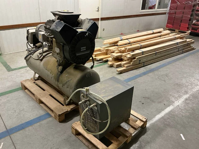 1989 atlas copco le9 uv zuigercompressor - afbeelding 20 van  22