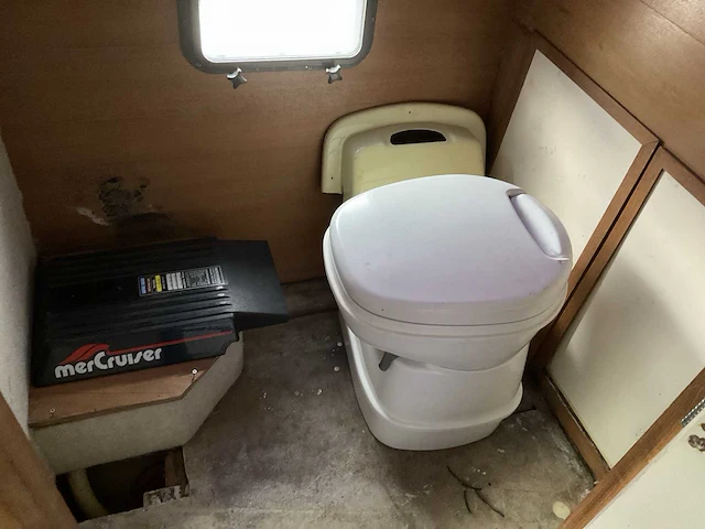 1989 bayliner 2155 motorjacht - afbeelding 30 van  43