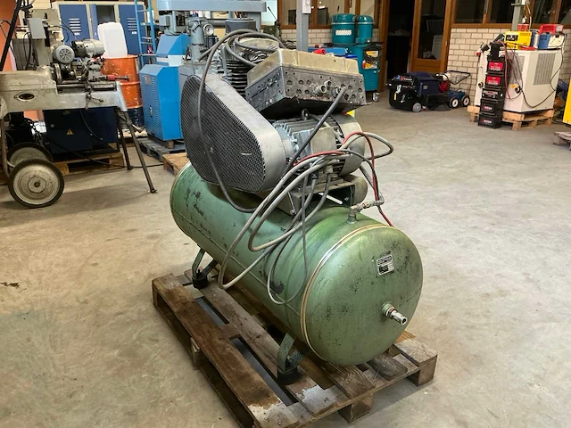 1989 cremers cst-600 zuigercompressor - afbeelding 10 van  14