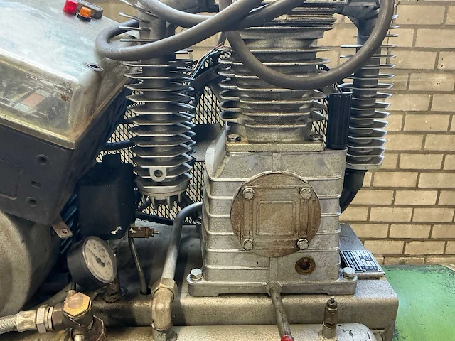 1989 cremers cst-600 zuigercompressor - afbeelding 12 van  14