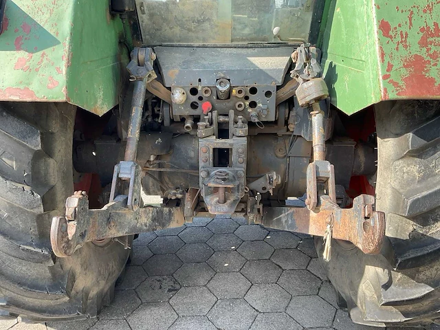 1989 fendt favorit 611 lsa turbomatik vierwielaangedreven landbouwtractor - afbeelding 12 van  40