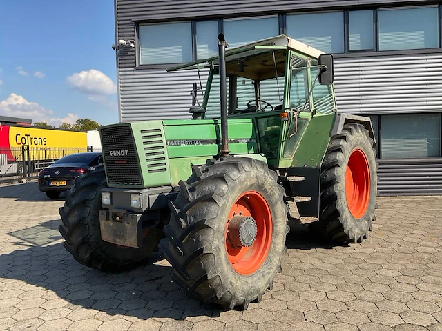 1989 fendt favorit 611 lsa turbomatik vierwielaangedreven landbouwtractor - afbeelding 1 van  40
