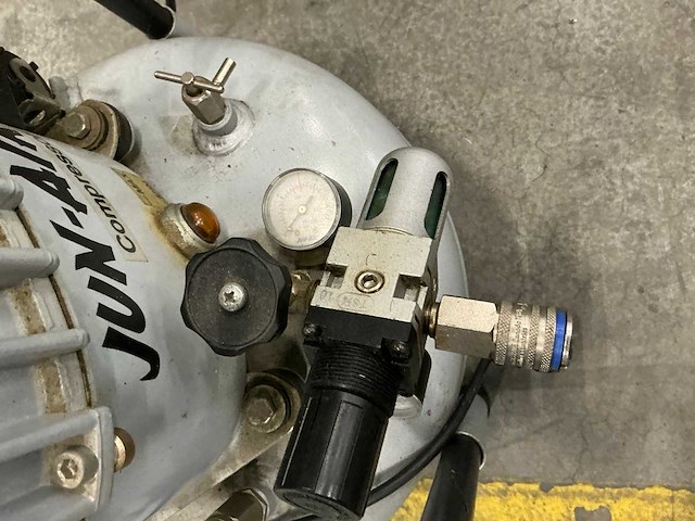 1989 jun-air luchtcompressor - afbeelding 4 van  5