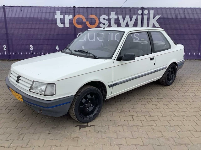 1989 peugeot - 309 - 1.4 xr plus - personenauto - afbeelding 1 van  10
