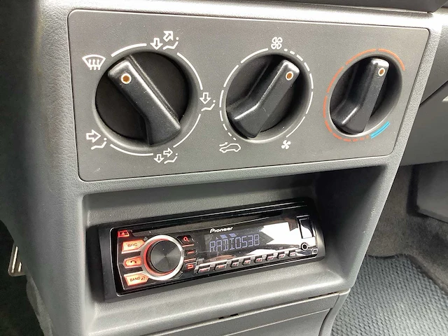 1989 peugeot - 309 - 1.4 xr plus - personenauto - afbeelding 9 van  10