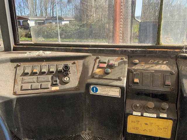 1989 sisu tr-160al2 4x4 / 2800 terminal trekker met zwaarlast oplegger - afbeelding 10 van  31