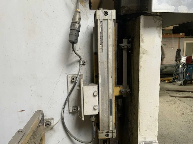 1990 beyeler rh100-3100 cnc guillotineschaar - afbeelding 3 van  33