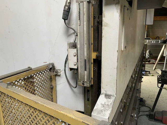 1990 beyeler rh100-3100 cnc guillotineschaar - afbeelding 4 van  33
