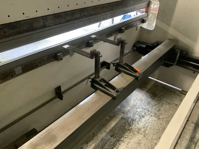 1990 beyeler rh100-3100 cnc guillotineschaar - afbeelding 16 van  33