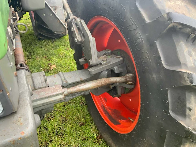 1990 fendt 311 lsa turbomatik vierwielaangedreven landbouwtractor - afbeelding 3 van  44