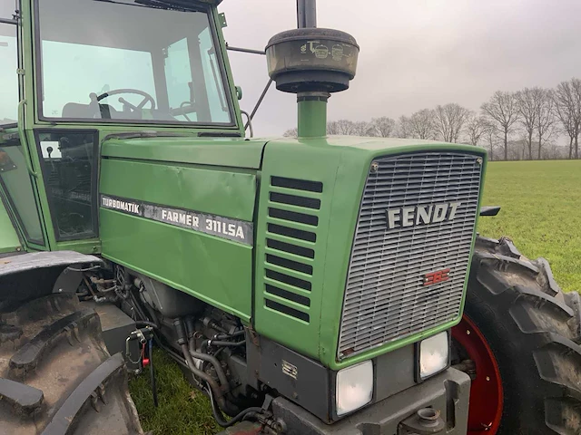 1990 fendt 311 lsa turbomatik vierwielaangedreven landbouwtractor - afbeelding 9 van  44