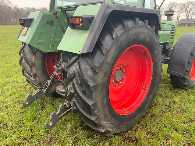 1990 fendt 311 lsa turbomatik vierwielaangedreven landbouwtractor - afbeelding 13 van  44