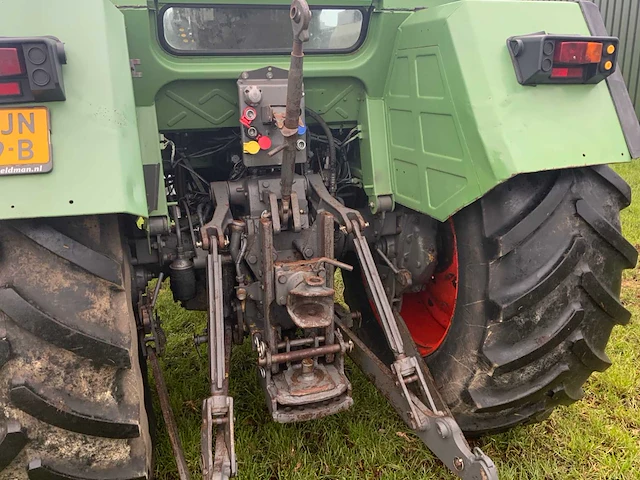 1990 fendt 311 lsa turbomatik vierwielaangedreven landbouwtractor - afbeelding 16 van  44