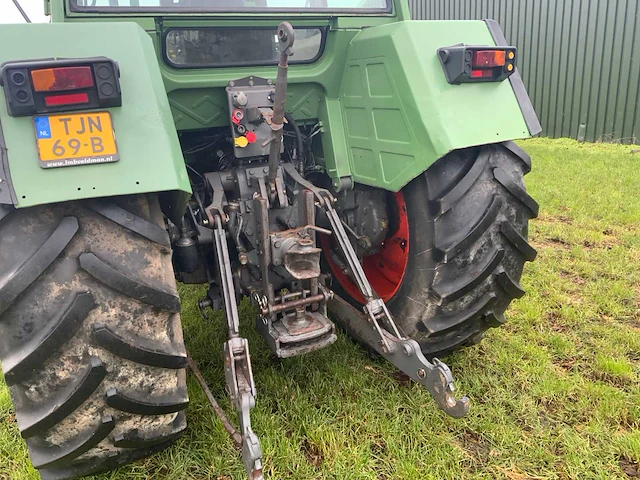 1990 fendt 311 lsa turbomatik vierwielaangedreven landbouwtractor - afbeelding 17 van  44