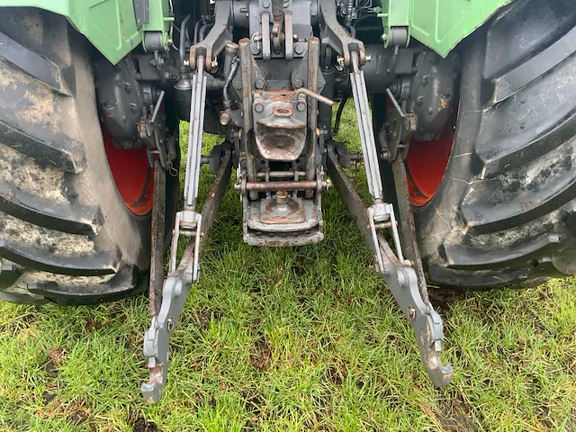 1990 fendt 311 lsa turbomatik vierwielaangedreven landbouwtractor - afbeelding 18 van  44