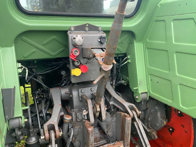 1990 fendt 311 lsa turbomatik vierwielaangedreven landbouwtractor - afbeelding 19 van  44