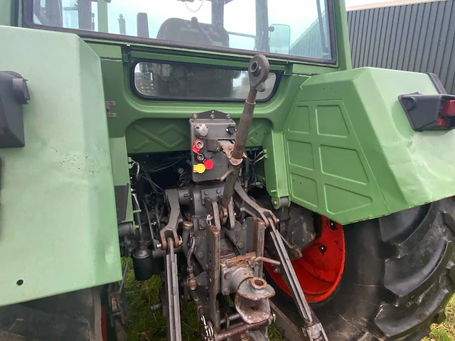 1990 fendt 311 lsa turbomatik vierwielaangedreven landbouwtractor - afbeelding 20 van  44