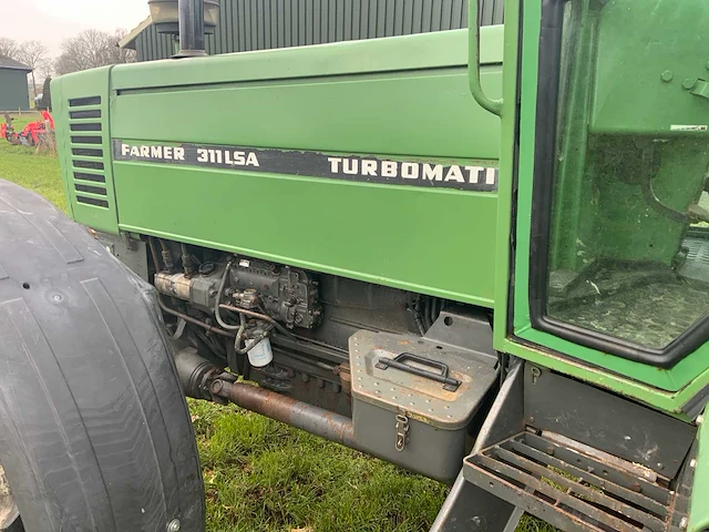 1990 fendt 311 lsa turbomatik vierwielaangedreven landbouwtractor - afbeelding 27 van  44