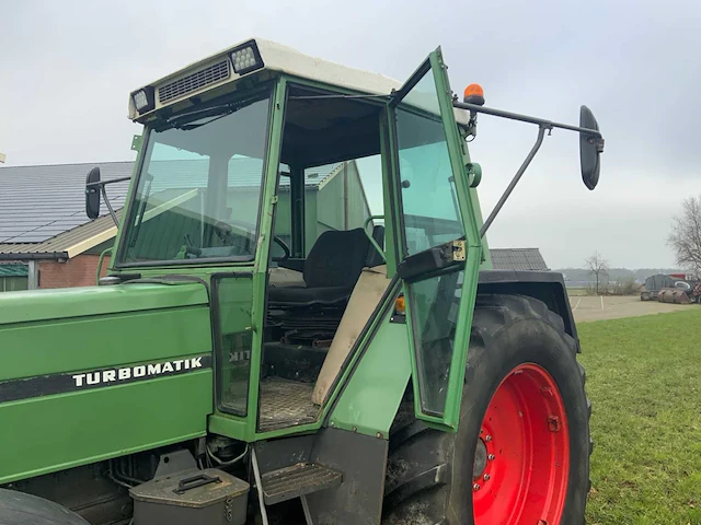 1990 fendt 311 lsa turbomatik vierwielaangedreven landbouwtractor - afbeelding 28 van  44