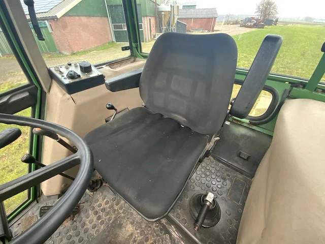 1990 fendt 311 lsa turbomatik vierwielaangedreven landbouwtractor - afbeelding 30 van  44