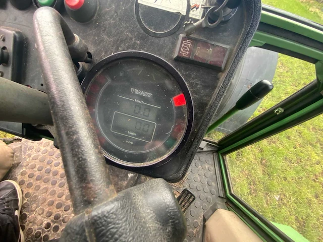 1990 fendt 311 lsa turbomatik vierwielaangedreven landbouwtractor - afbeelding 35 van  44