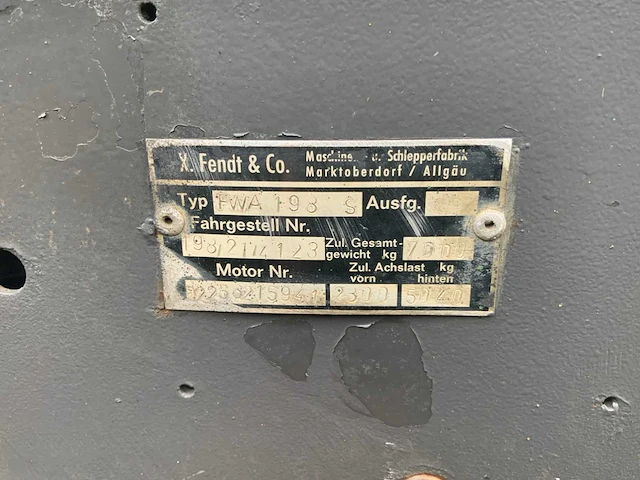 1990 fendt 311 lsa turbomatik vierwielaangedreven landbouwtractor - afbeelding 39 van  44