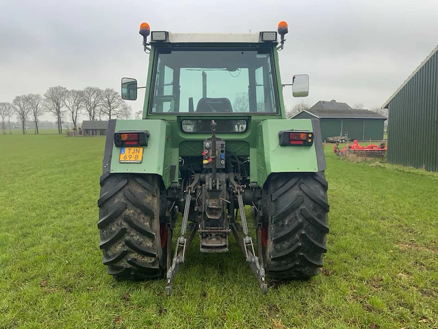 1990 fendt 311 lsa turbomatik vierwielaangedreven landbouwtractor - afbeelding 40 van  44