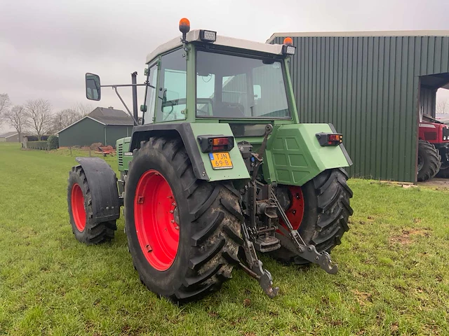 1990 fendt 311 lsa turbomatik vierwielaangedreven landbouwtractor - afbeelding 41 van  44