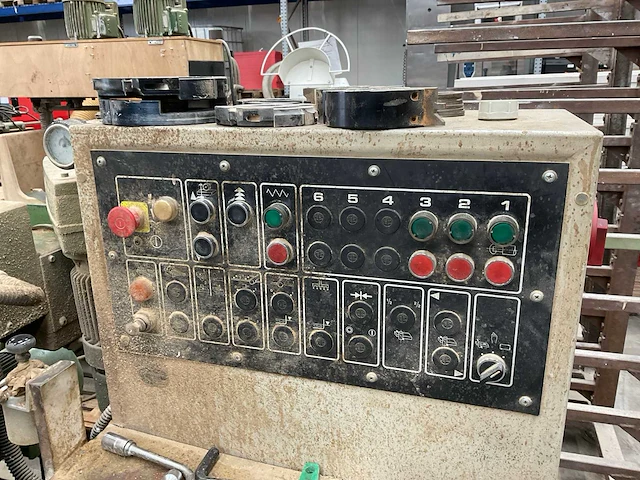 1990 guilliet kxr 21 vierzijdige profileer- en schaafmachine - afbeelding 8 van  19