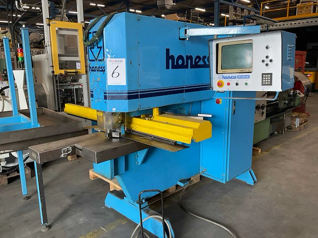 1990 honess hpc 250 cnc ponsmachine - afbeelding 1 van  37