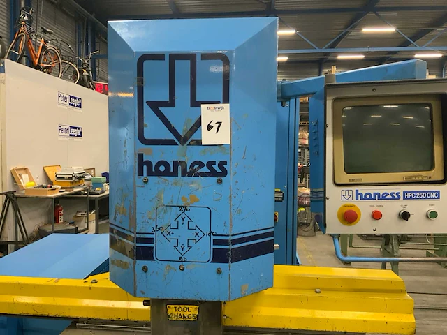 1990 honess hpc 250 cncsp cnc ponsmachine - afbeelding 23 van  32