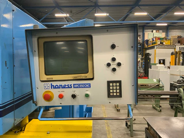 1990 honess hpc 250 cncsp cnc ponsmachine - afbeelding 27 van  32