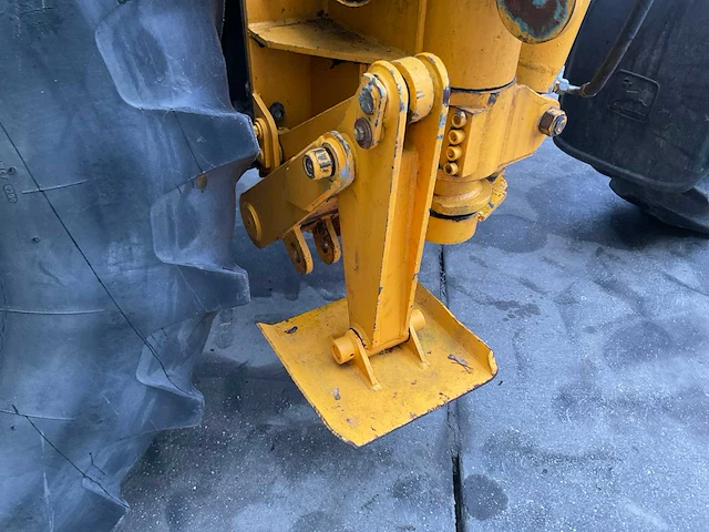 1990 john deere 4055 vierwielaangedreven landbouwtractor - afbeelding 13 van  37