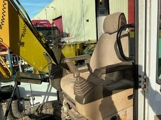 1990 komatsu pc120 rupsgraafmachine - afbeelding 13 van  26