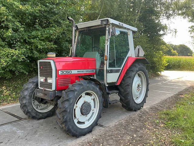 1990 massey ferguson 3050 vierwielaangedreven landbouwtractor - afbeelding 1 van  26