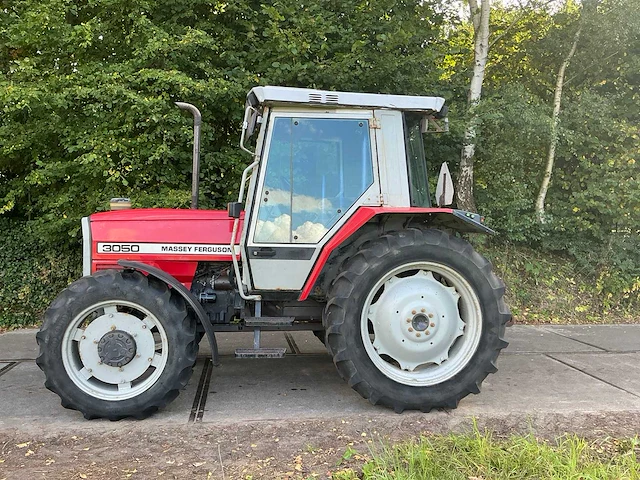 1990 massey ferguson 3050 vierwielaangedreven landbouwtractor - afbeelding 21 van  26