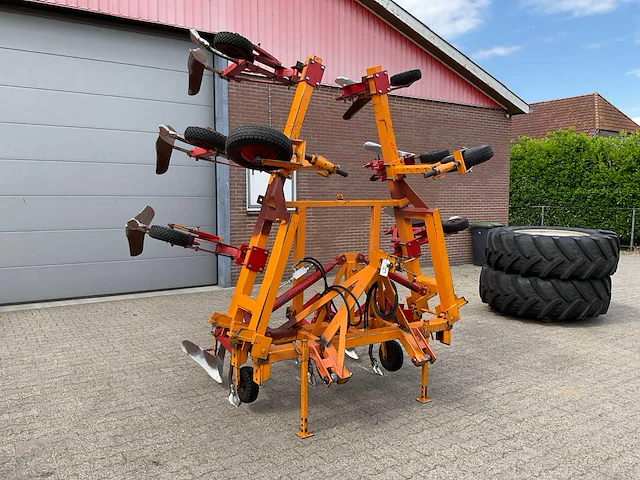 1991 boels 9r maïs schoffelmachine - afbeelding 1 van  7