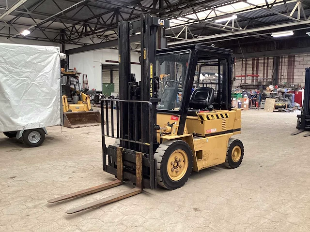 1991 caterpillar v40d vorkheftruck - afbeelding 1 van  13