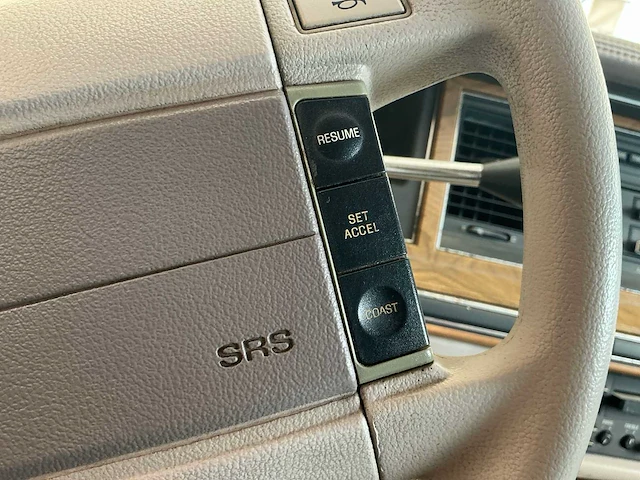 1991 ford lincoln towncar personenauto - afbeelding 15 van  35