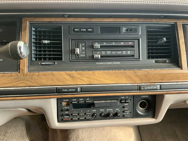 1991 ford lincoln towncar personenauto - afbeelding 18 van  35