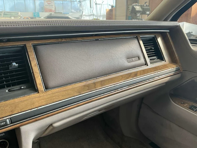 1991 ford lincoln towncar personenauto - afbeelding 19 van  35