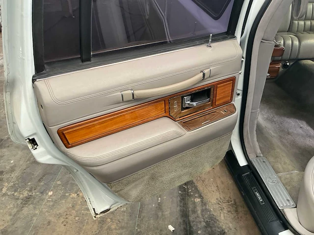 1991 ford lincoln towncar personenauto - afbeelding 22 van  35