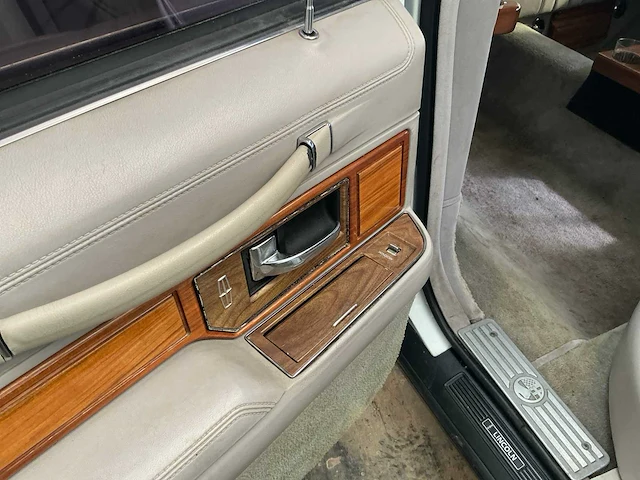 1991 ford lincoln towncar personenauto - afbeelding 23 van  35