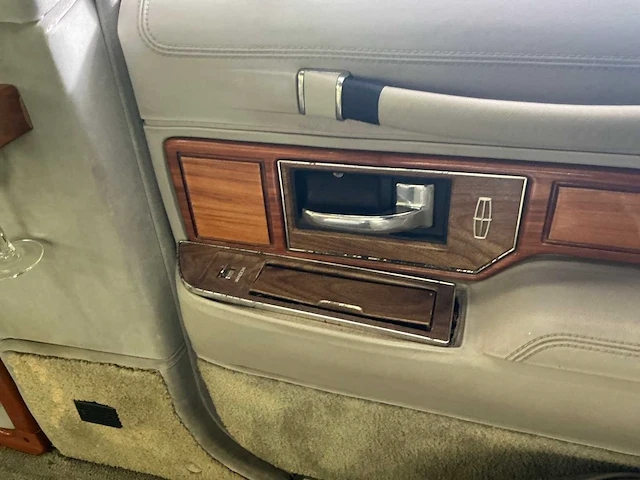 1991 ford lincoln towncar personenauto - afbeelding 32 van  35