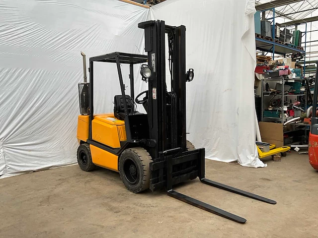 1991 yale gdp25 vorkheftruck - afbeelding 1 van  13
