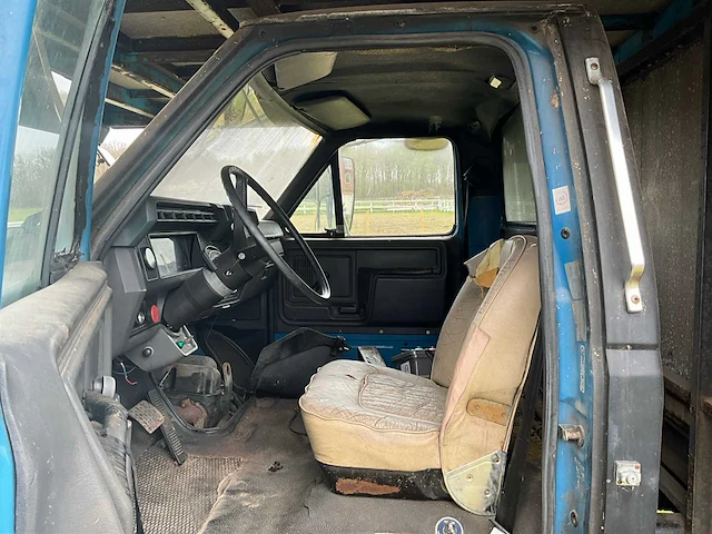 1992 ford f700 vrachtwagen - afbeelding 2 van  46