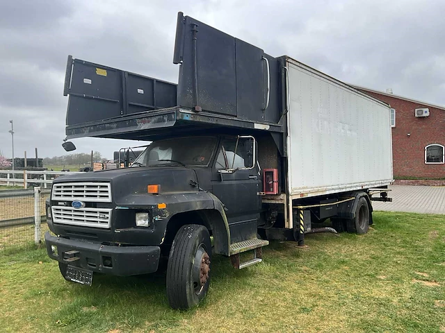 1992 ford f700 vrachtwagen - afbeelding 1 van  46
