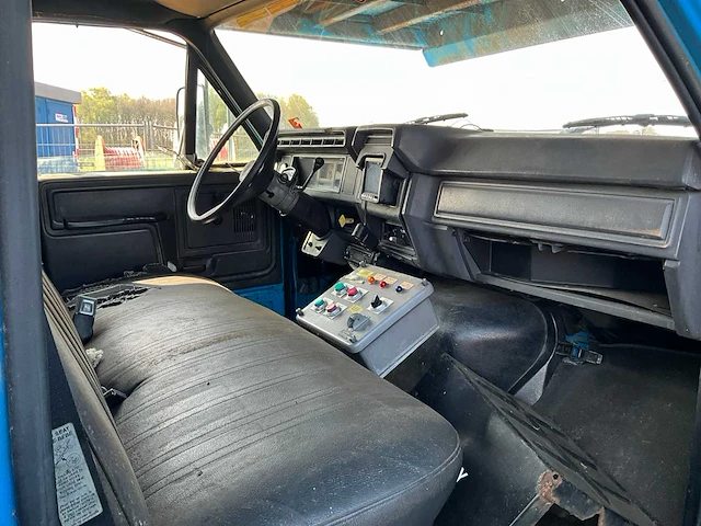 1992 ford f700 vrachtwagen - afbeelding 20 van  37