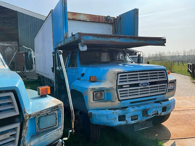 1992 ford f700 vrachtwagen - afbeelding 33 van  37