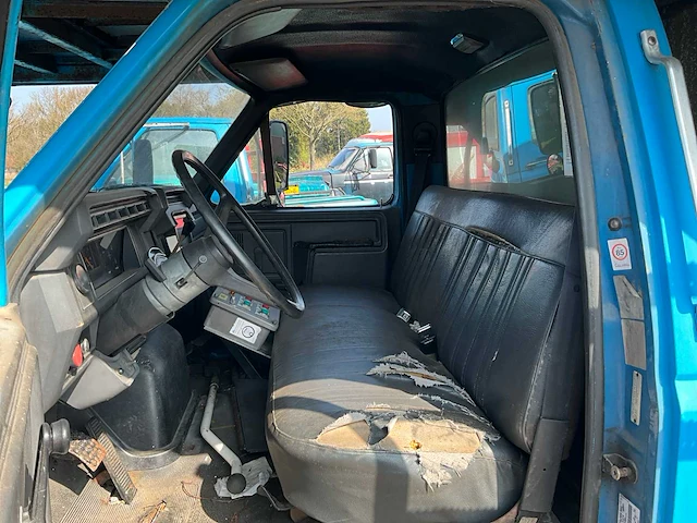 1992 ford f700 vrachtwagen - afbeelding 36 van  37
